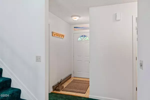 Tidewater, OR 97390,437 E Evans DR