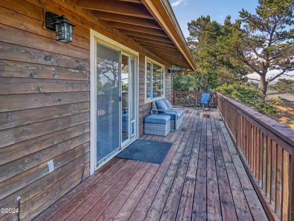 Waldport, OR 97394,1309 NW Bayshore DR