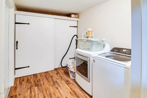 Tidewater, OR 97390,248 E Bain DR