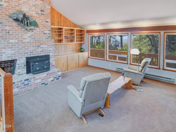 Waldport, OR 97394,5272 SW Field AVE