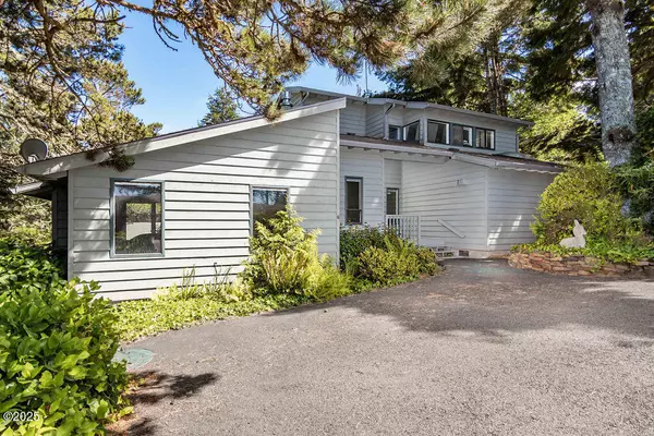 131 E Bay Point RD, Gleneden Beach, OR 97367