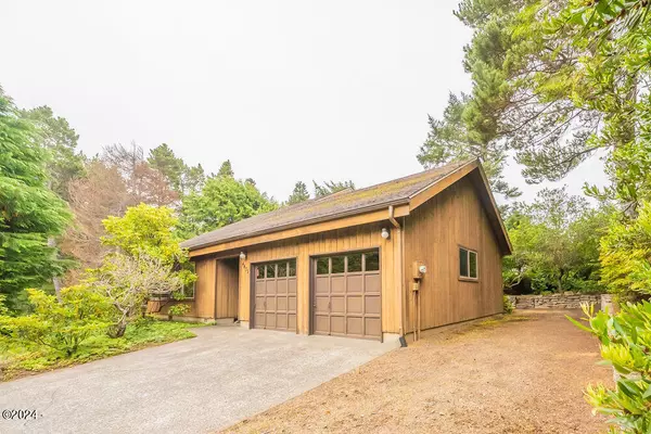 4435 Jack Pine Ave, Depoe Bay, OR 97341