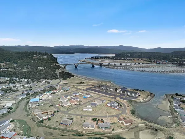 1928 NW Admiralty CIR, Waldport, OR 97394