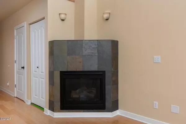 Newport, OR 97365,526 NW Coast ST #H