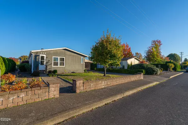 Dallas, OR 97338,868 SE Hankel ST #325