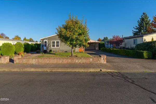 Dallas, OR 97338,868 SE Hankel ST #325