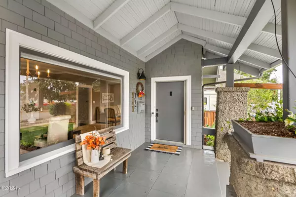 Dallas, OR 97338,143 SW Clay ST