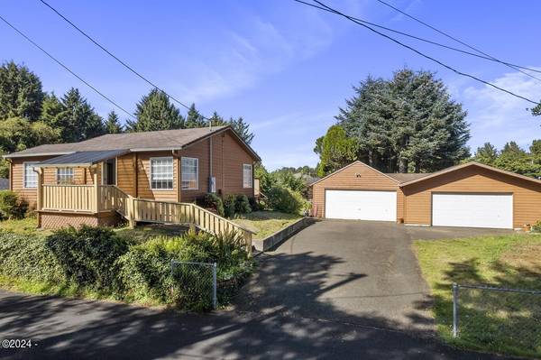 1025 SW 16th ST, Lincoln City, OR 97367