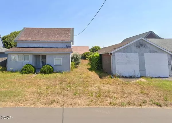 1045 NE Commercial ST, Waldport, OR 97394
