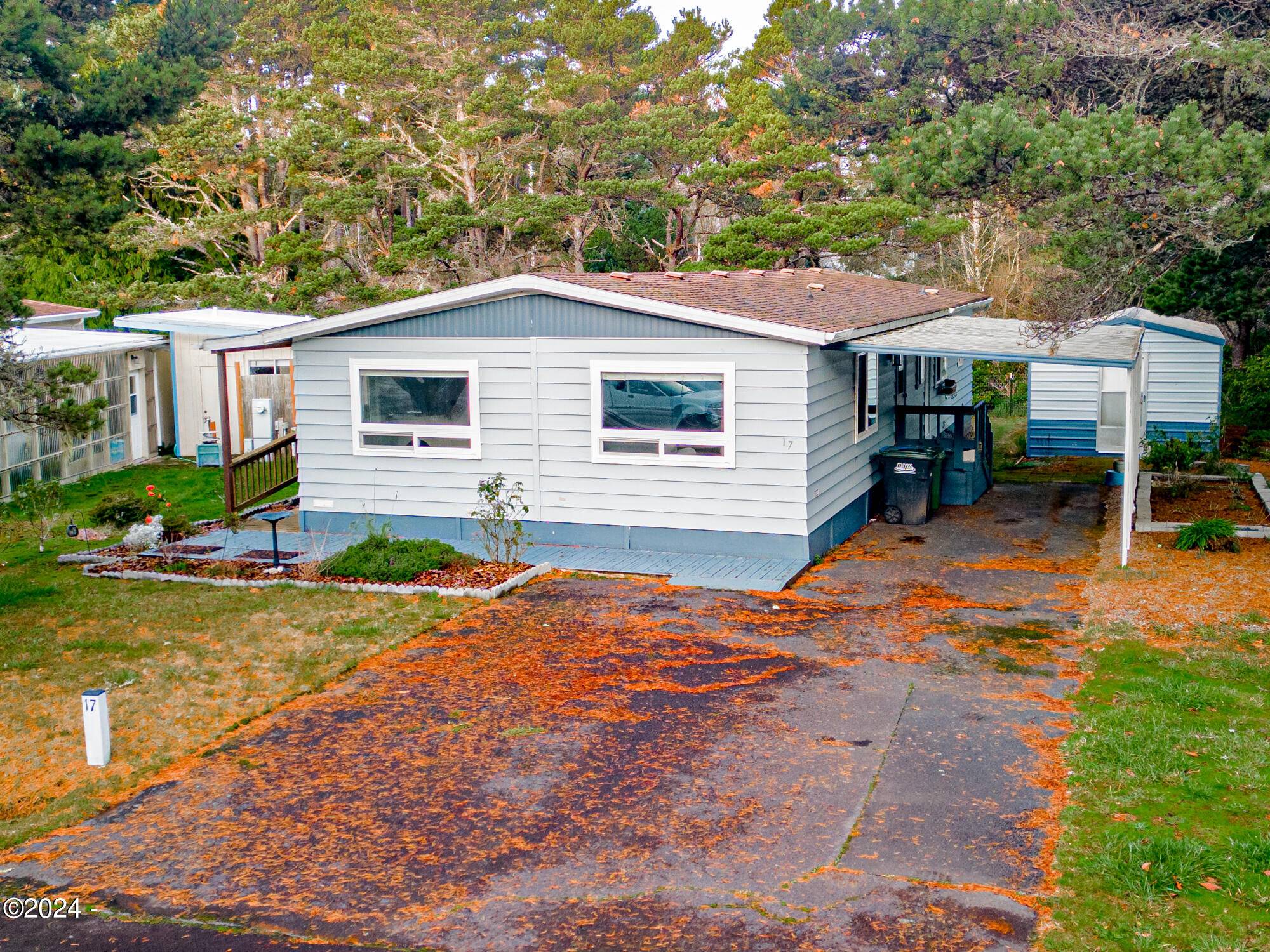 5405 NW Pacific Coast HWY #17, Waldport, OR 97394
