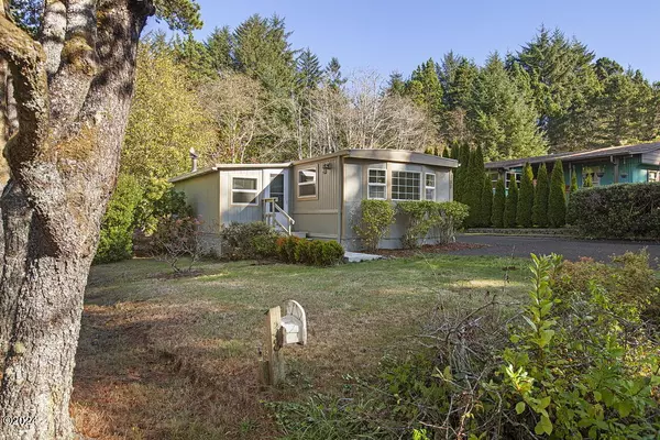 5405 NW Pacific Coast HWY #38, Waldport, OR 97394