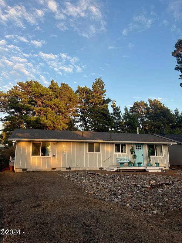 5730 Hacienda AVE,  Lincoln City,  OR 97367