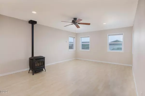 Waldport, OR 97394,1901 NW Seaview DR
