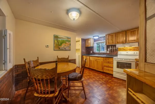 Waldport, OR 97394,955 NE Mill St C-7
