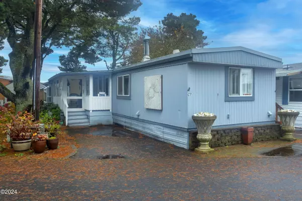 955 NE Mill St C-7, Waldport, OR 97394