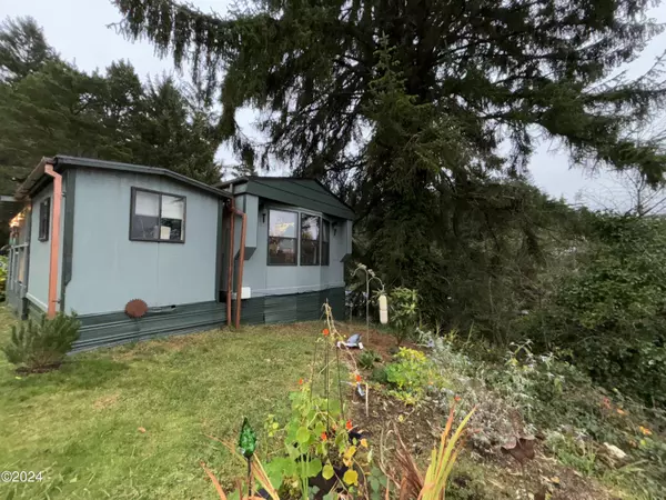 923 SE Bay Blvd #34, Newport, OR 97365