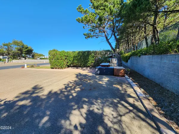 Newport, OR 97365,6225 N Coast Hwy, Lot 2