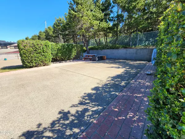 Newport, OR 97365,6225 N Coast Hwy, Lot 2