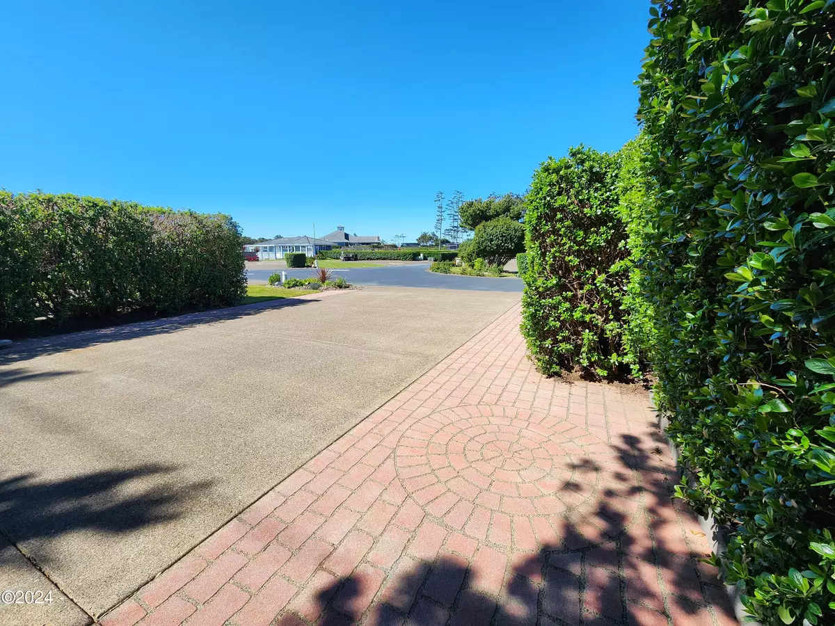 Newport, OR 97365,6225 N Coast Hwy, Lot 2