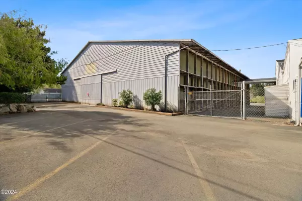 Lincoln City, OR 97367,6305 SW Highway 101
