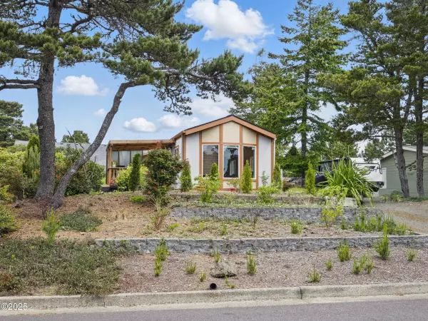 1629 Siano LOOP, Florence, OR 97439