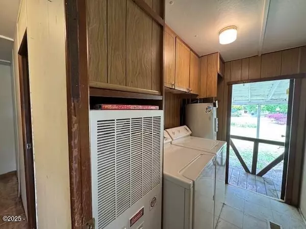 Waldport, OR 97394,1752 SE Hall CT