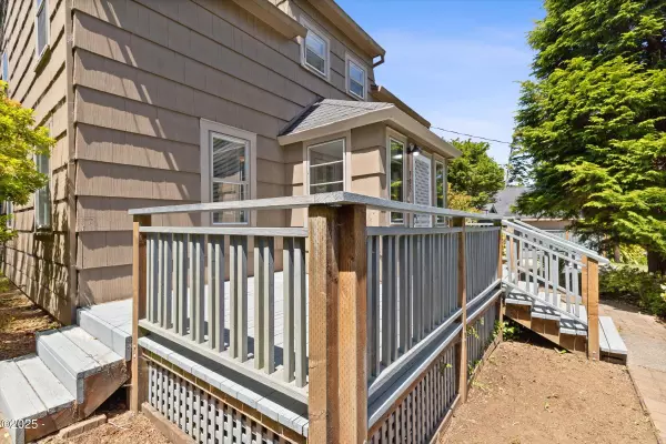 Newport, OR 97365,905 NE Douglas ST