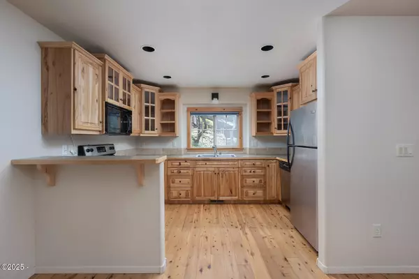 Waldport, OR 97394,2104 NW Mokmak Lake Dr