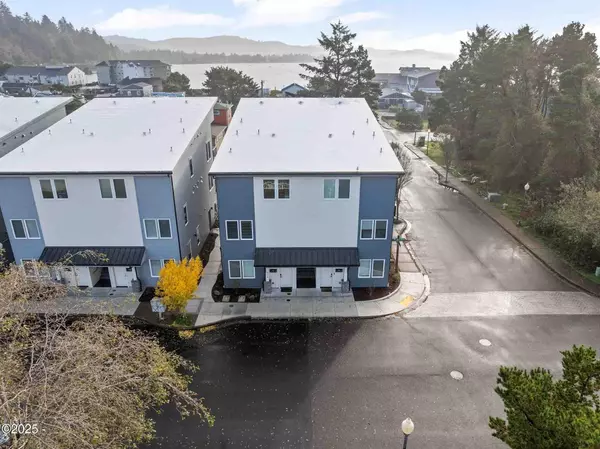 918 SW 48th ST #Unit 4, Lincoln City, OR 97367