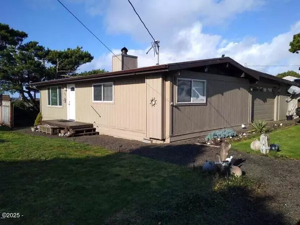 1722 NW Abbey CT, Waldport, OR 97394