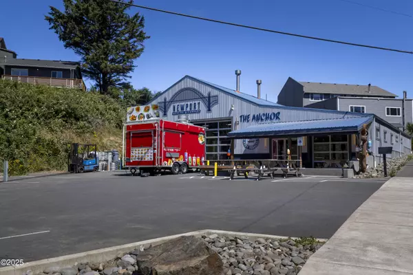 1118 SW Canyon WAY, Newport, OR 97365