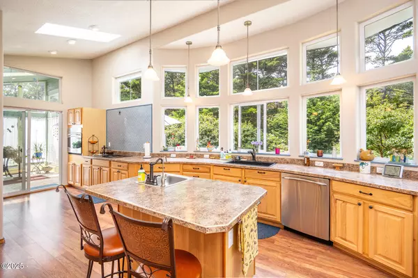 Waldport, OR 97394,3877 SW Dahlia LN