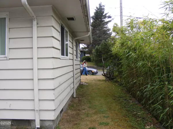 Newport, OR 97365,525/535 NE 8th ST