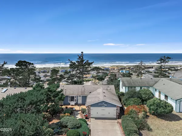 2306 NW Bayshore LOOP, Waldport, OR 97394
