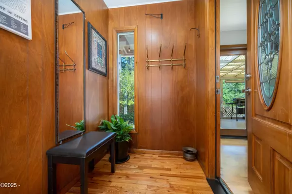 Waldport, OR 97394,665 NE Buker LN