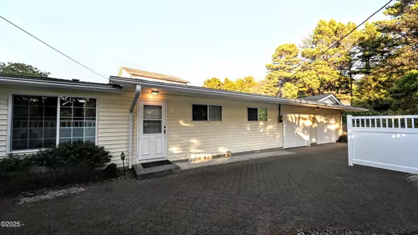 Waldport, OR 97394,2822 SW Breakers DR