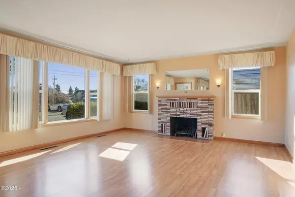 Dallas, OR 97338,1077 SE Camellia DR