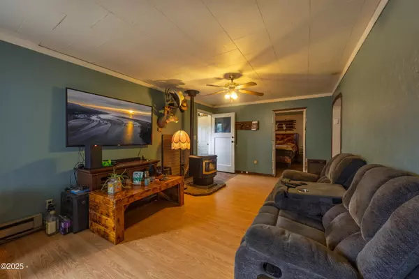 Waldport, OR 97394,165 SW Strawberry LN
