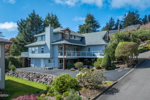 136 SE Larch ST, Newport, OR 97365