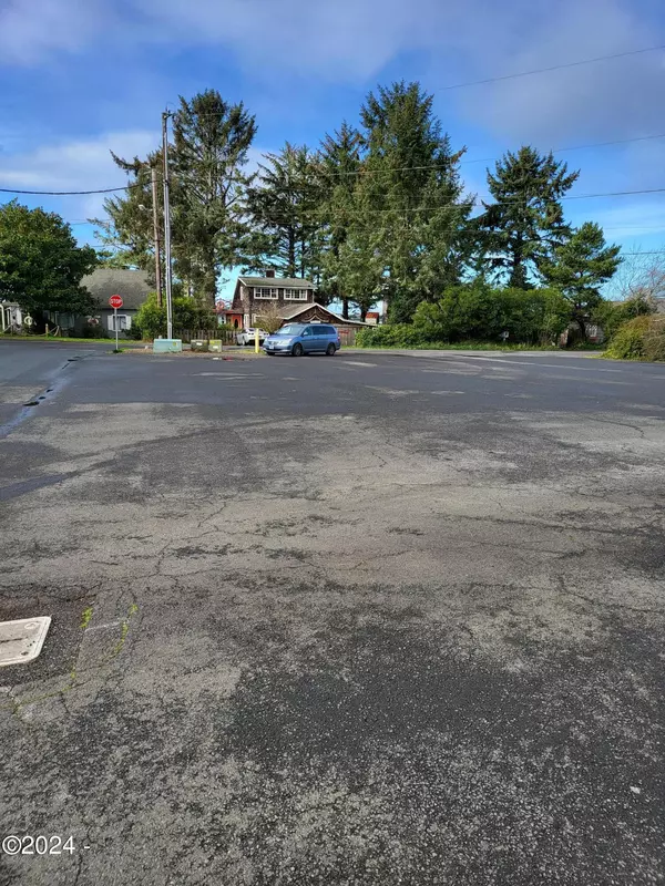 Waldport, OR 97394,105 NW Maple ST