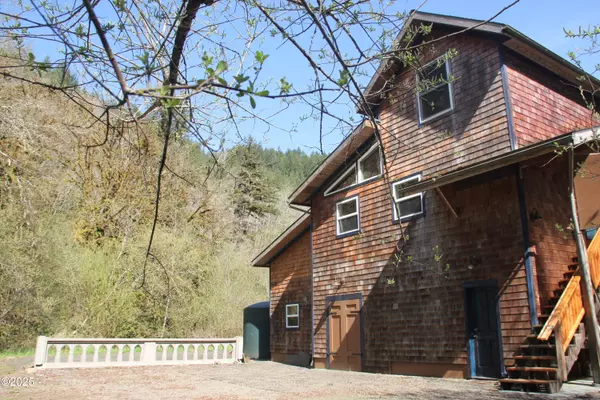 2 E Aldersprings RD, Waldport, OR 97394