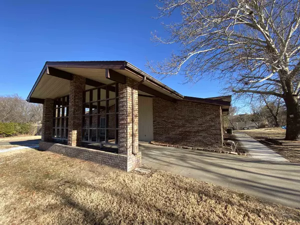 3610 Woodview Rd, Woodward, OK 73801-7149