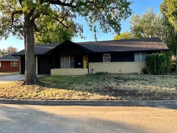 1936 Arapaho Dr, Enid, OK 73703