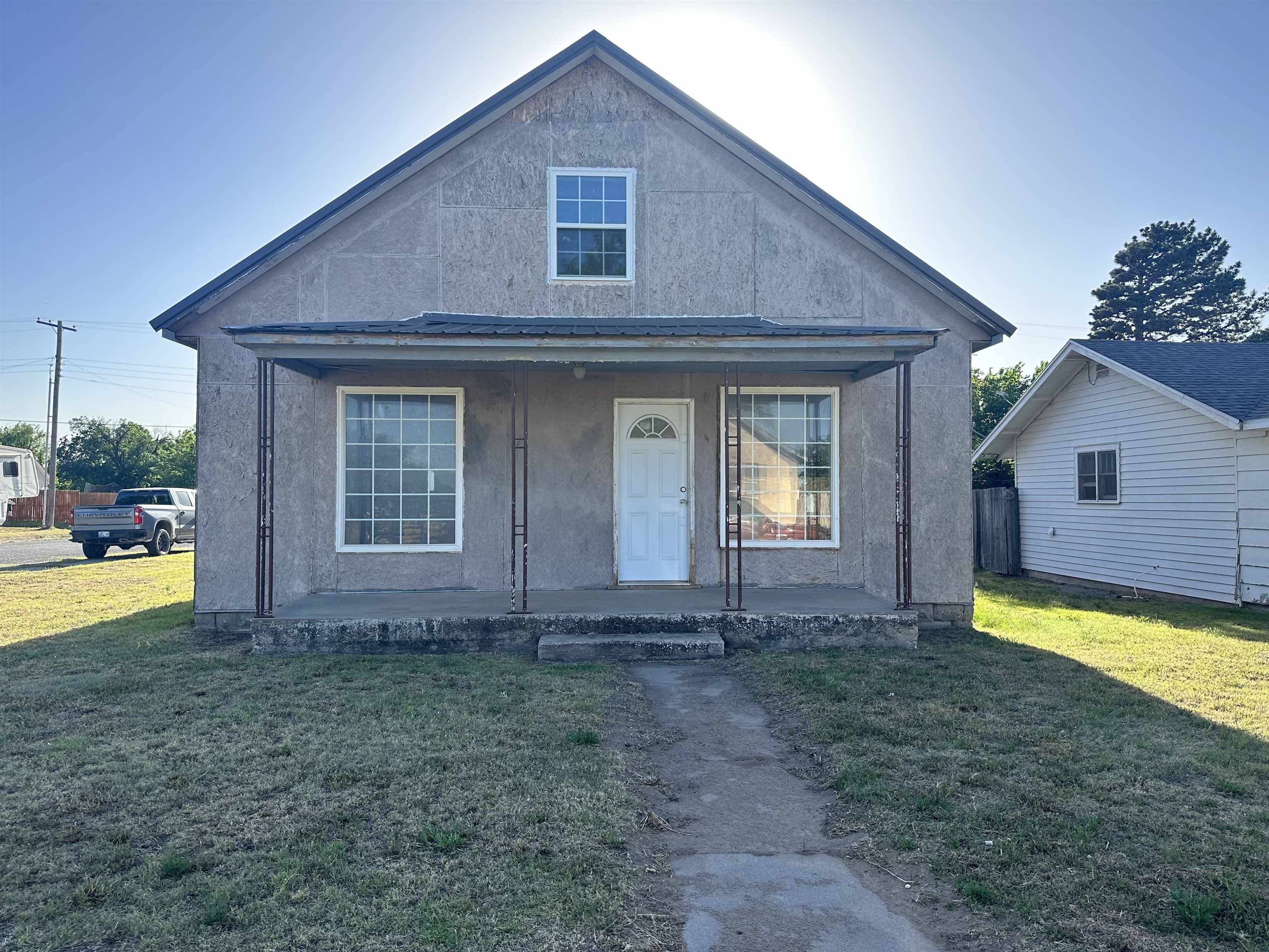 521 Olive St, Shattuck, OK 73858