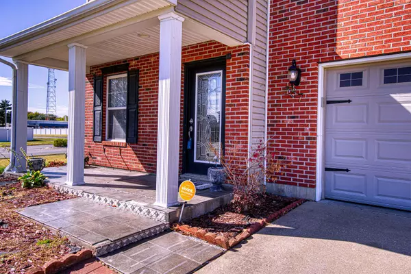 Henderson, KY 42420,387 W Fox Hollow