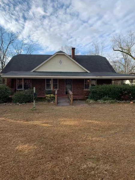 105 Palmer ST, Gisbon, GA 30810