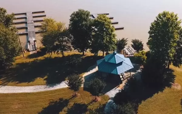 Hodges, SC 29653,942 Eagles Harbor DR