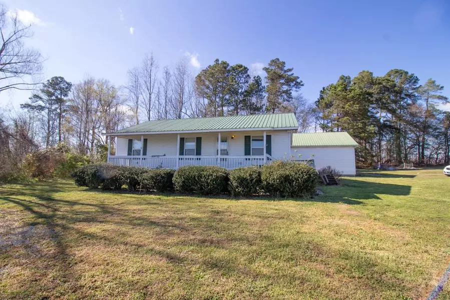 36 Henry LN, Johnston, SC 29832