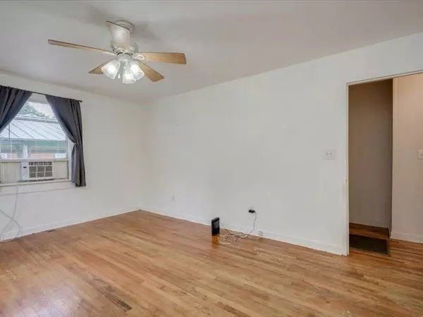 Williston, SC 29853,185 SUNNIFIELD DR