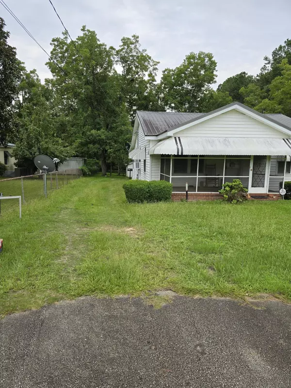 Wadley, GA 30477,415 W CALHOUN ST